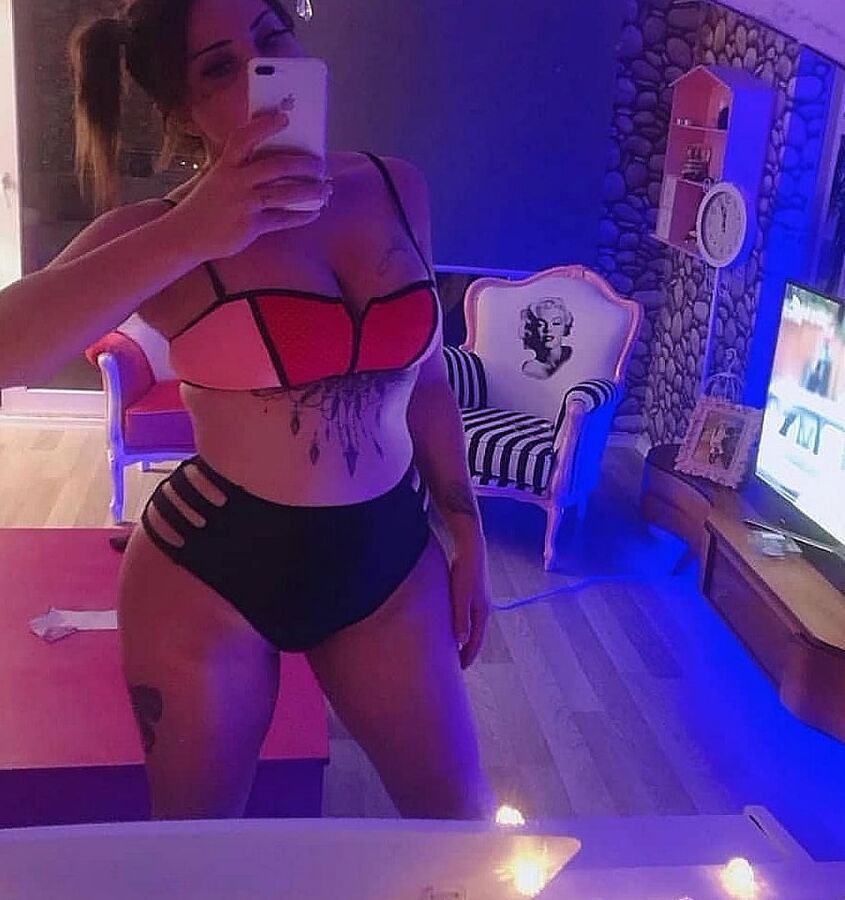 Turkish slut Hatun from Izmir yrs.