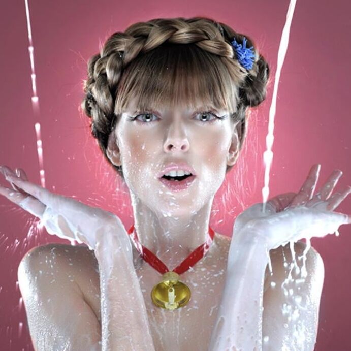 MILKY MESS ()