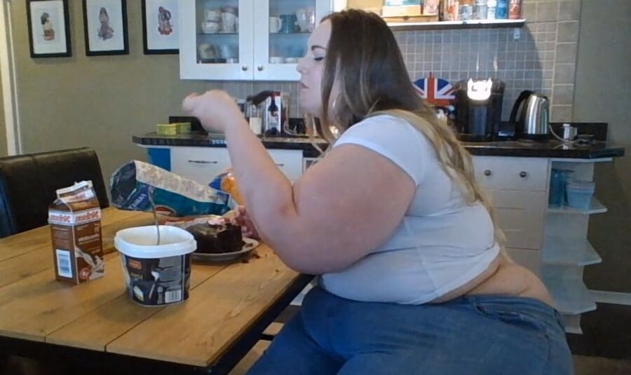 Fat Chicks With Deceptively Thin Faces