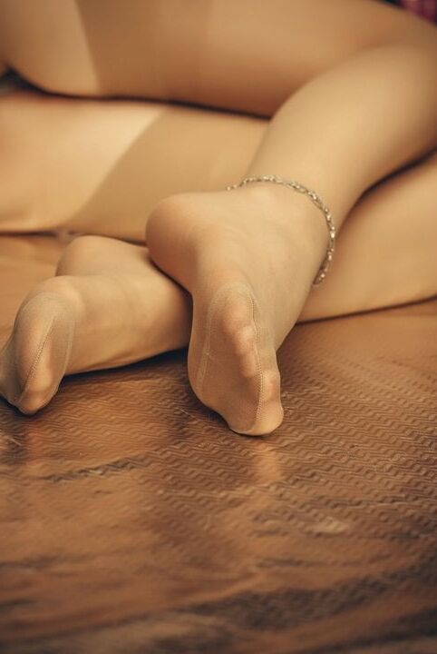 feet and heels only pics