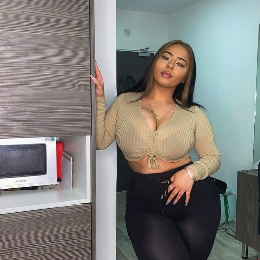 Black big tit thick body slag Umrah