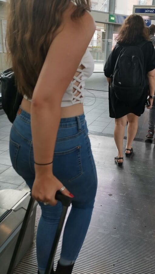 pokie big boobs pretty girl