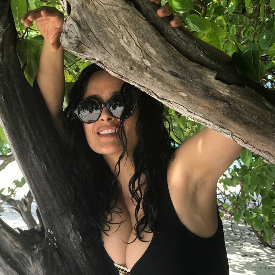 Salma hayek (Huge boobs celeb&;)