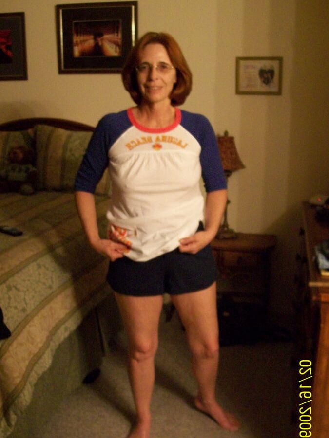 Cindy is a mature wife from Florida