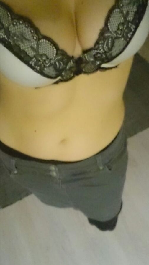 Exposure request for sexy German girlfriend