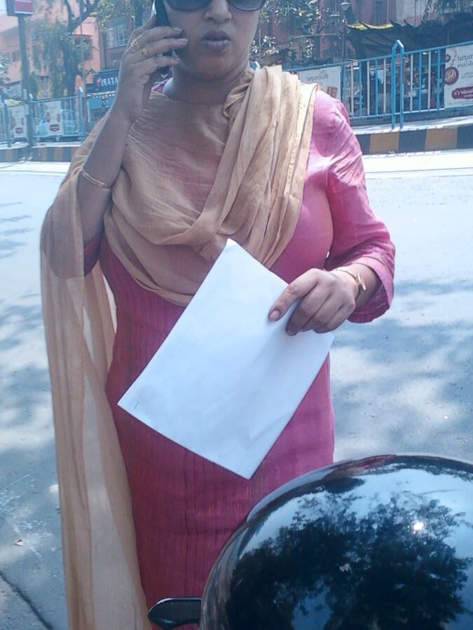 BengaliBustyWife