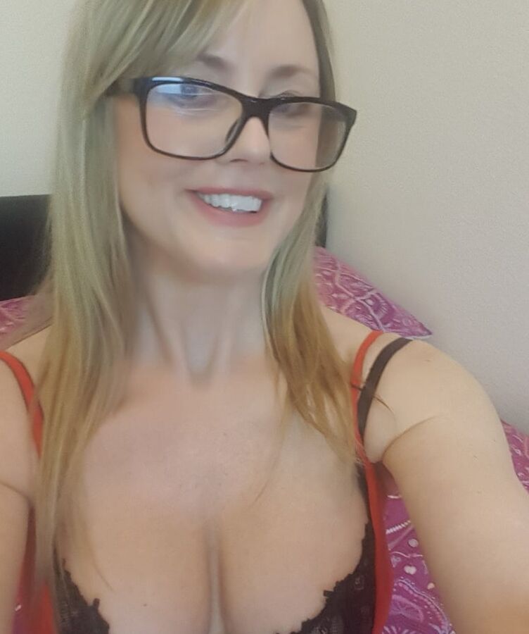Slutty Milf Pose