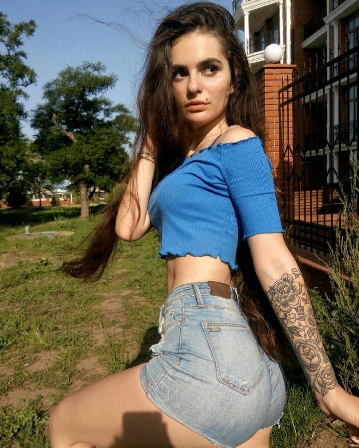 On Instagram- _mona_lena_