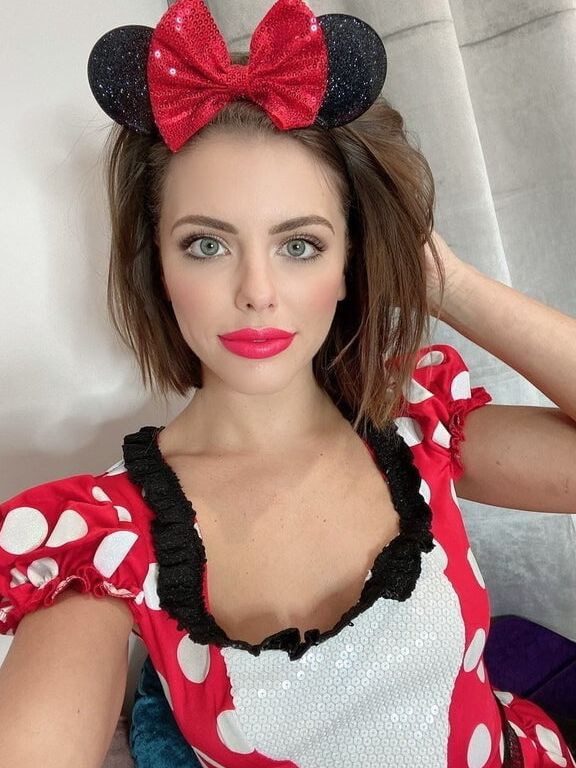 Adrianna chechik