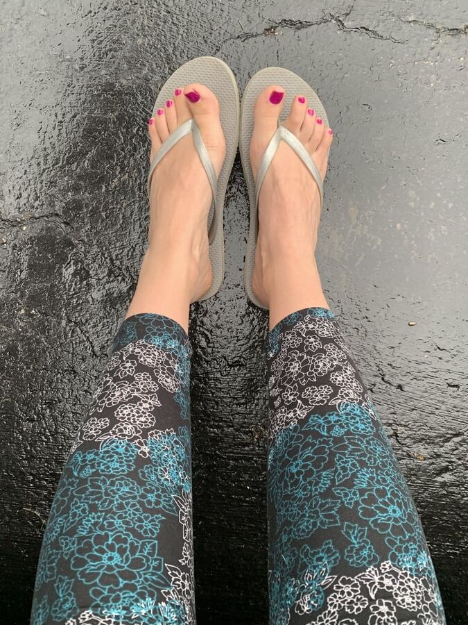 Only Feet (no nude)