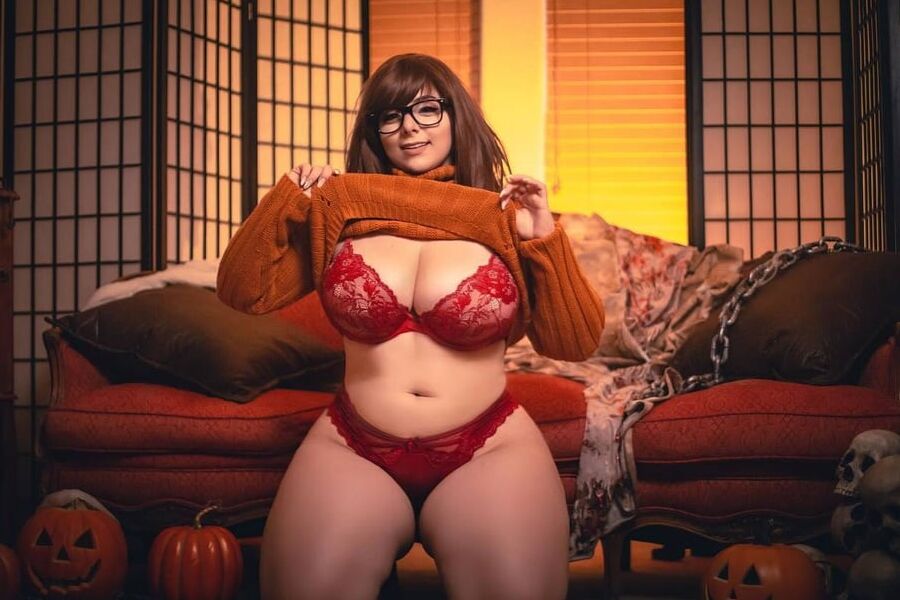 MaMa as a sexy Velma
