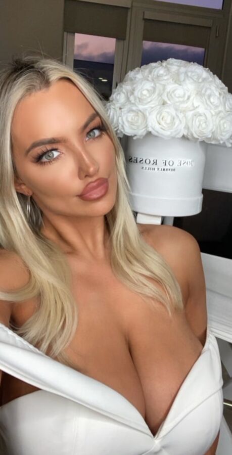 Goddess Lindsey Pelas