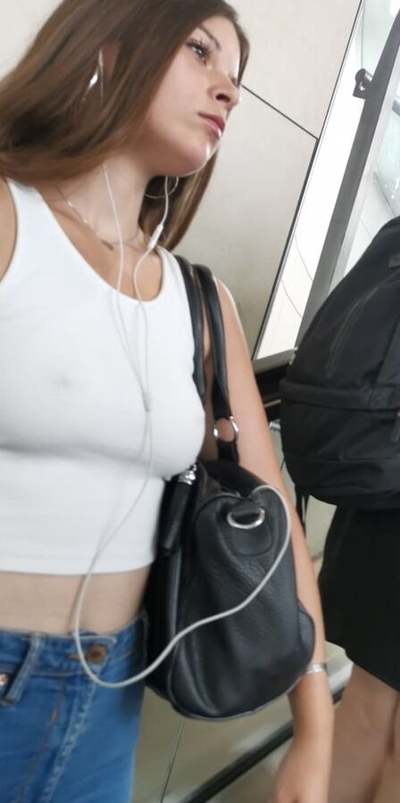 pokie big boobs pretty girl