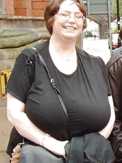BUSTY GRANNIES ARE HOT TOO!