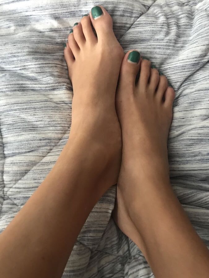 Only Feet (no nude)