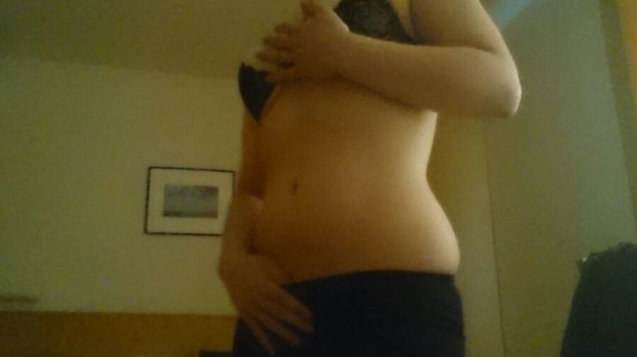 Exposure request for sexy German girlfriend