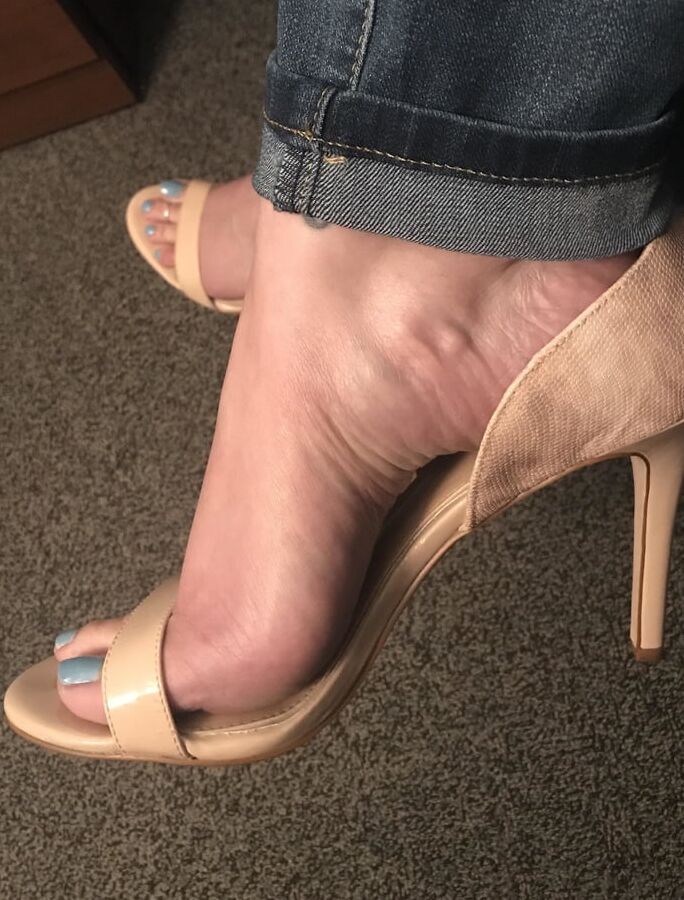 Only Feet (no nude)