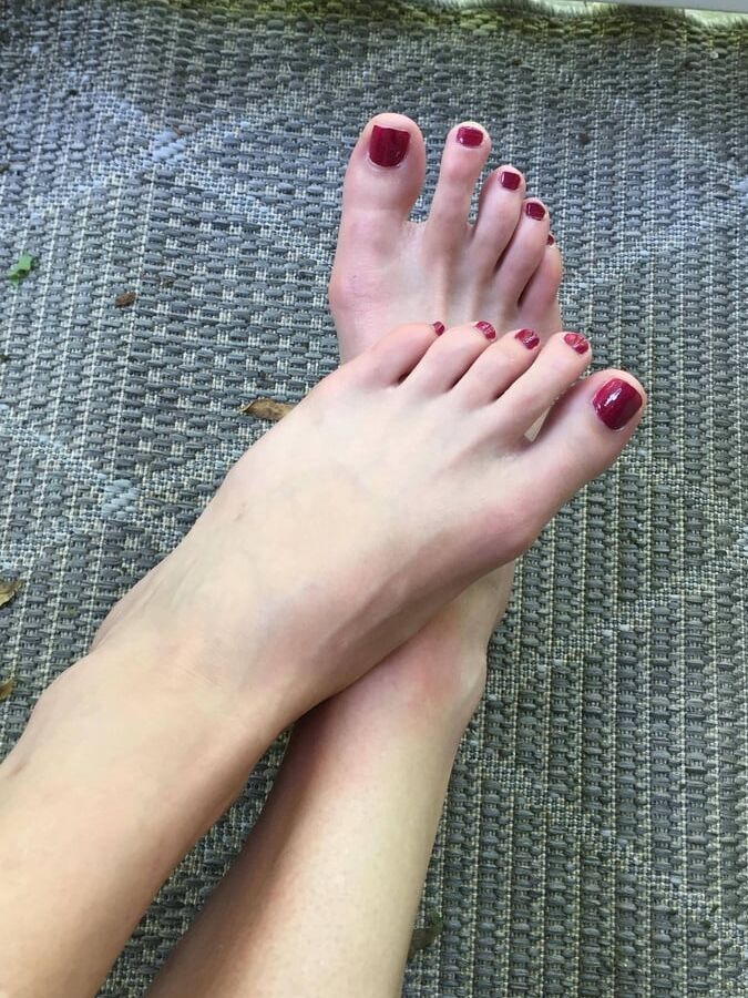 Only Feet (no nude)
