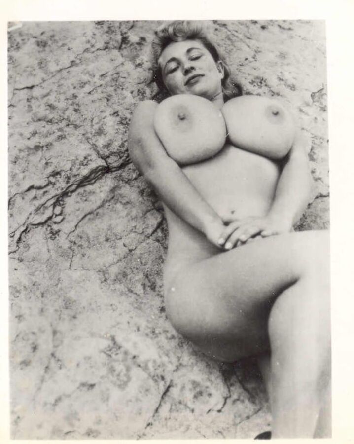 Vintage - Black &amp; White Babes