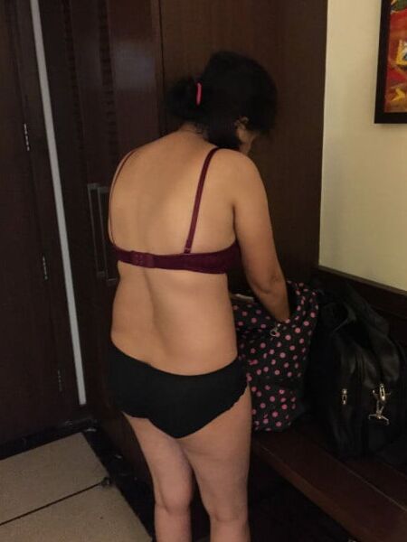 Sexy Indian Wives