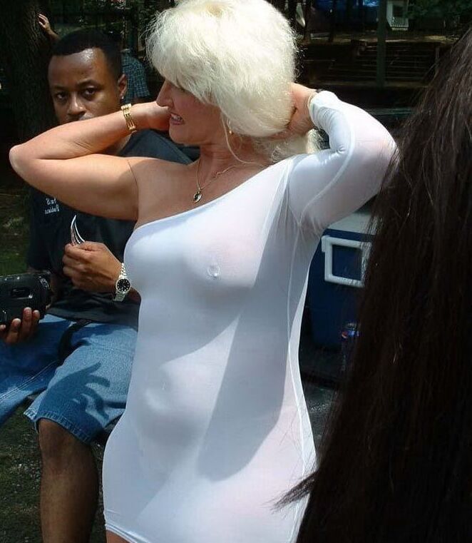 Braless Gilfs Milfs