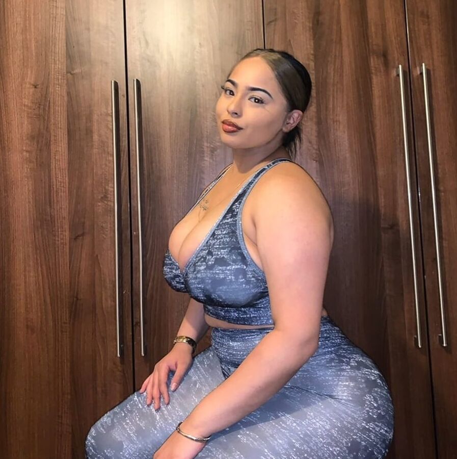 Black big tit thick body slag Umrah