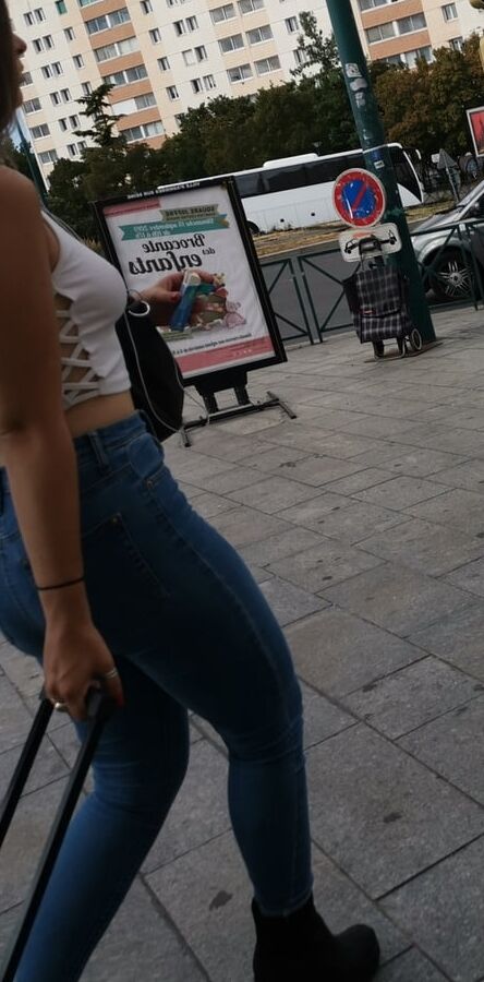 pokie big boobs pretty girl
