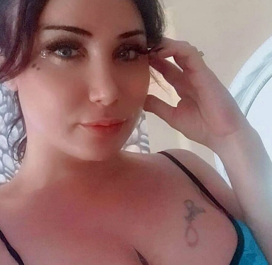 Turkish slut Hatun from Izmir yrs.