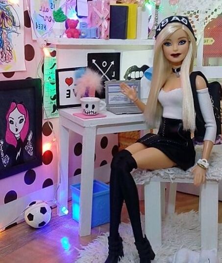 Barbie F