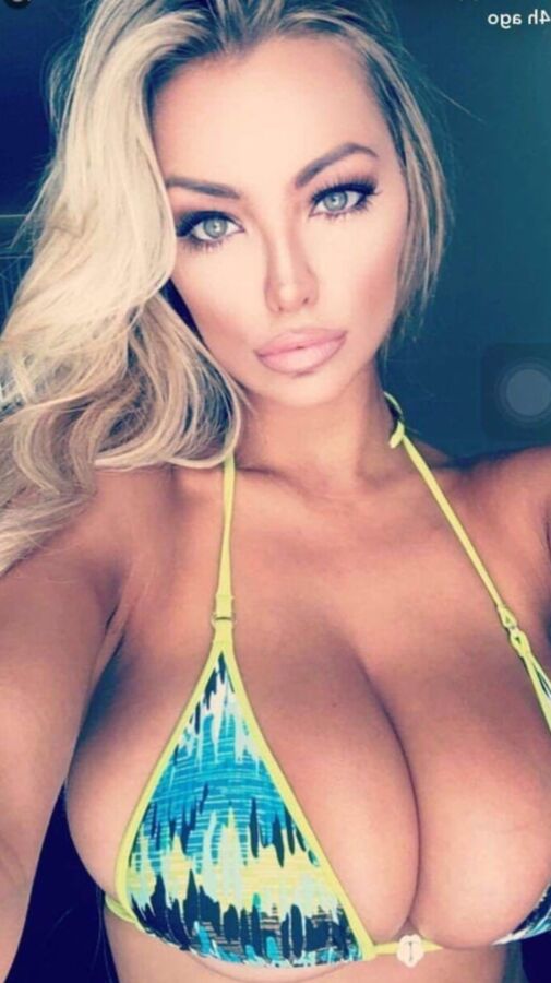 Goddess Lindsey Pelas