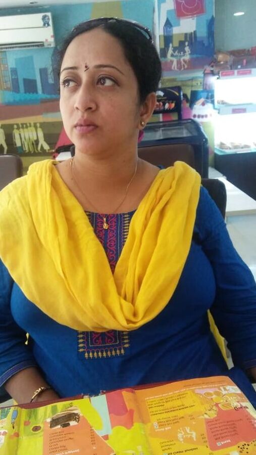 BengaliBustyWife