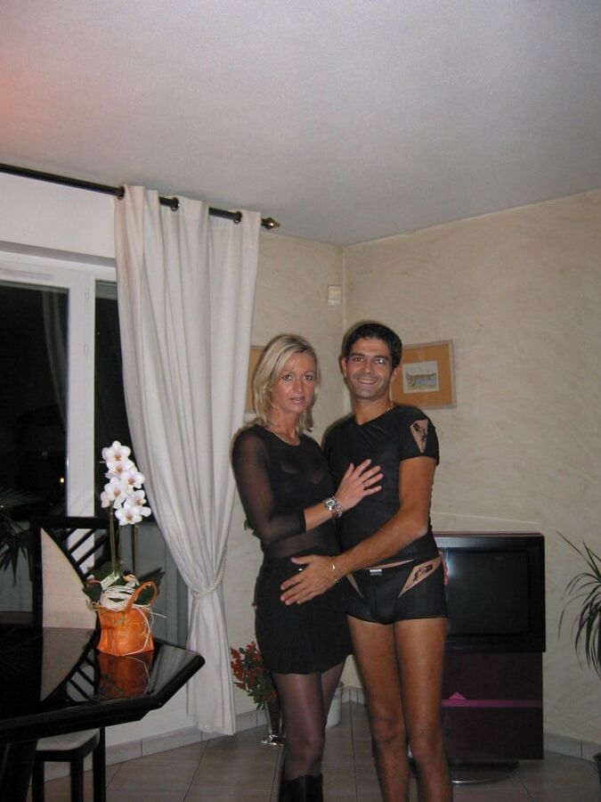 Sexy Blonde Wife Services