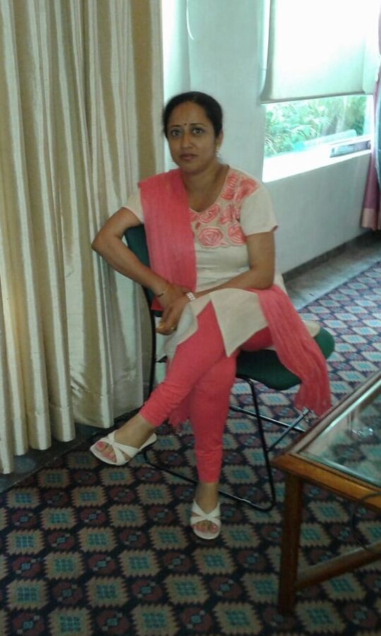 BengaliBustyWife