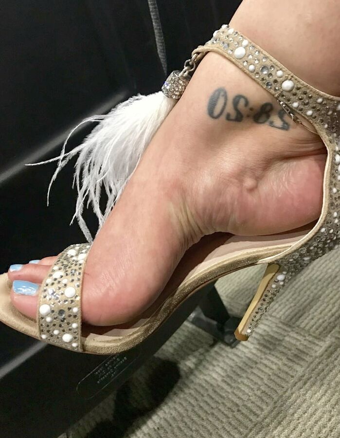 Only Feet (no nude)