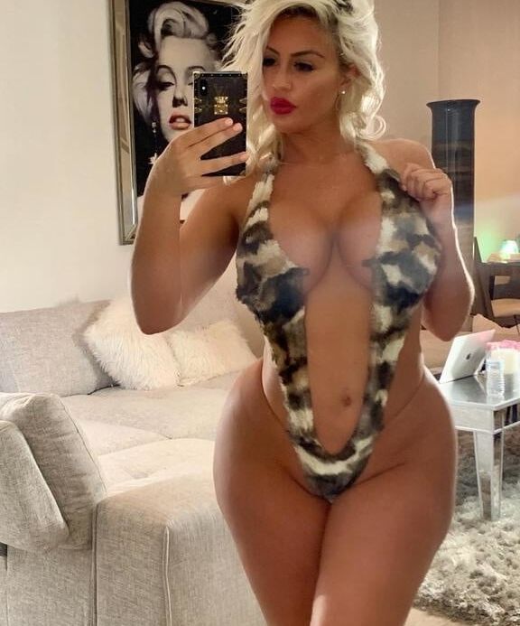 Wide Hips - Amazing Curves - Big Girls - Fat Asses ()