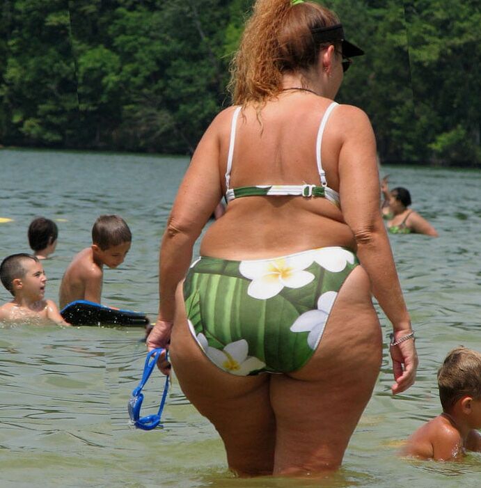I NEED women like these! Hips don&;t lie!