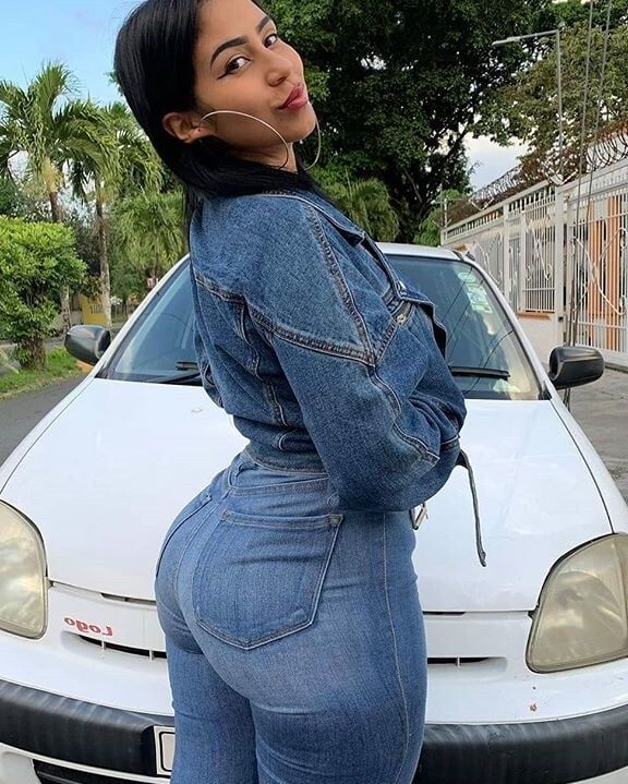 Latinas in jeans