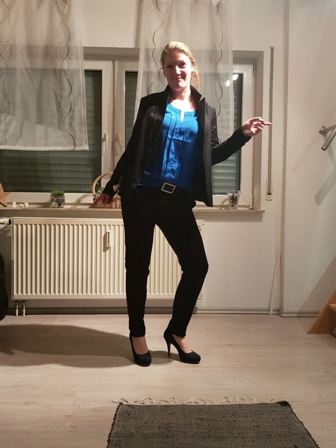 Exposure request for sexy German girlfriend