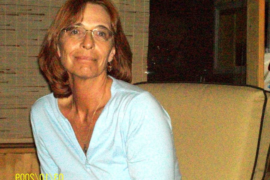 Cindy is a mature wife from Florida