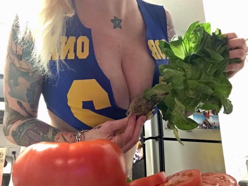Thicc Sandwich Wench