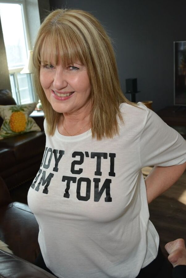 Braless Gilfs Milfs