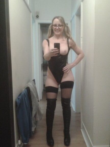 Slutty Milf Pose