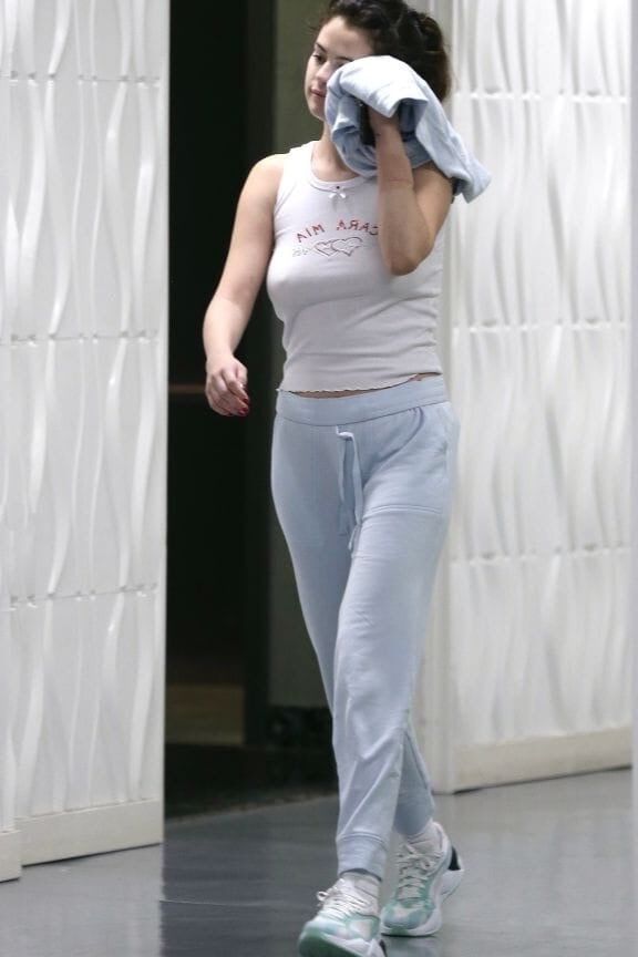 Sexy Selena - Braless Boobs
