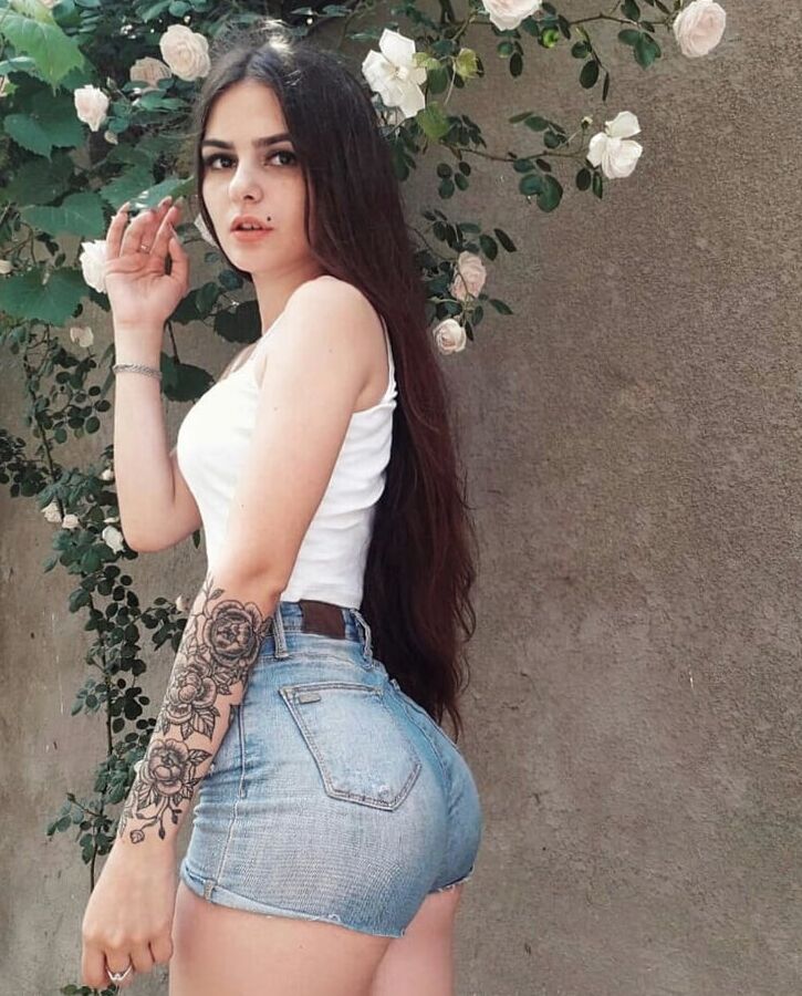 On Instagram- _mona_lena_