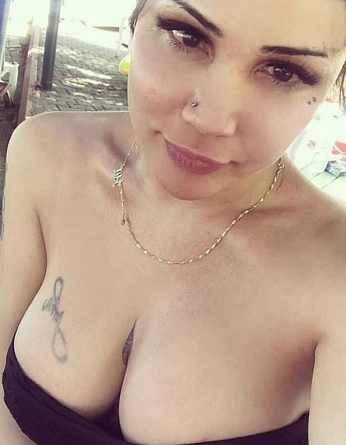 Turkish slut Hatun from Izmir yrs.
