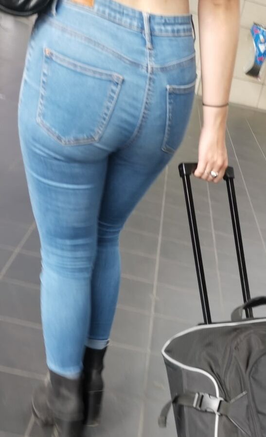 pokie big boobs pretty girl