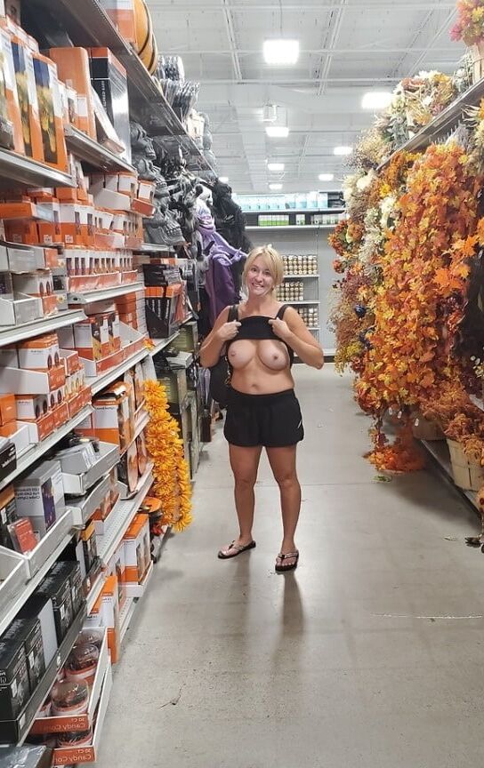 Public MILFs