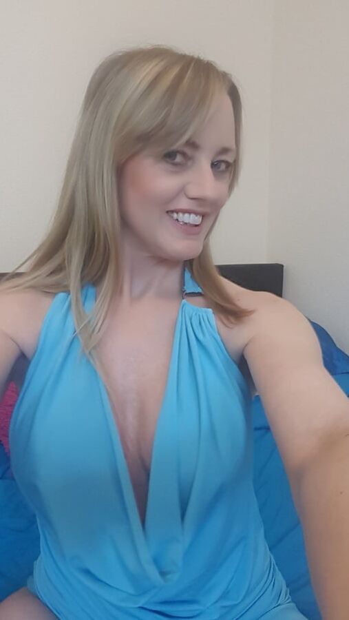 Slutty Milf Pose