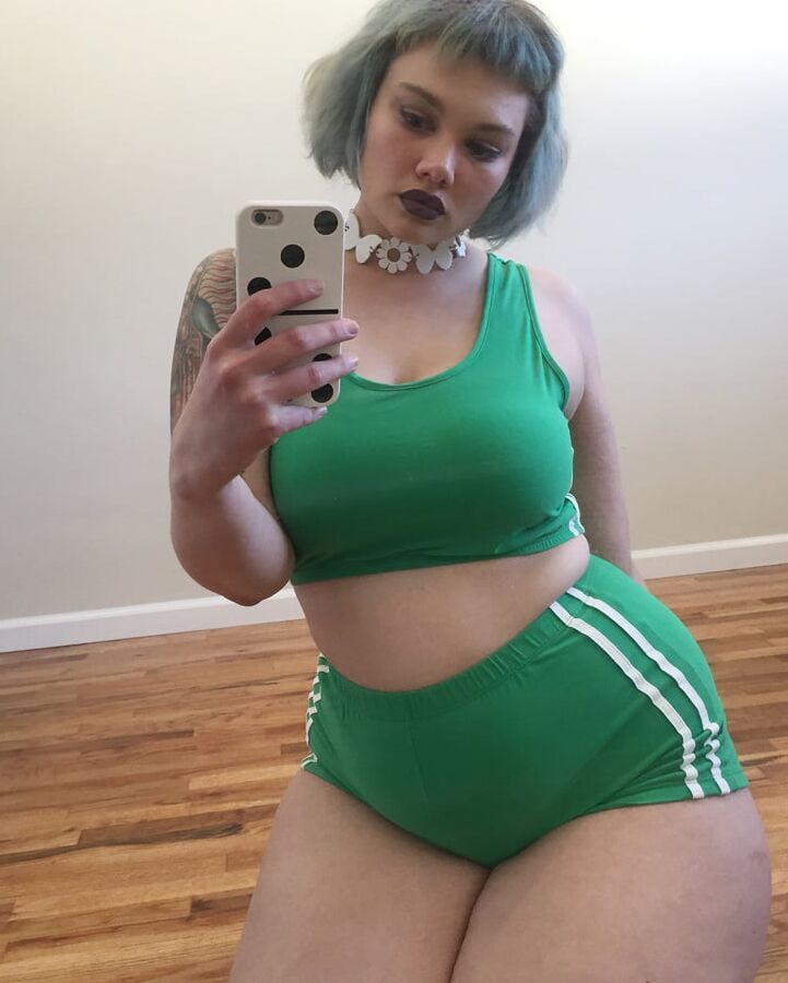 Girls I Would Blast Huge Loads Inside BBW Pawg Belly Hang