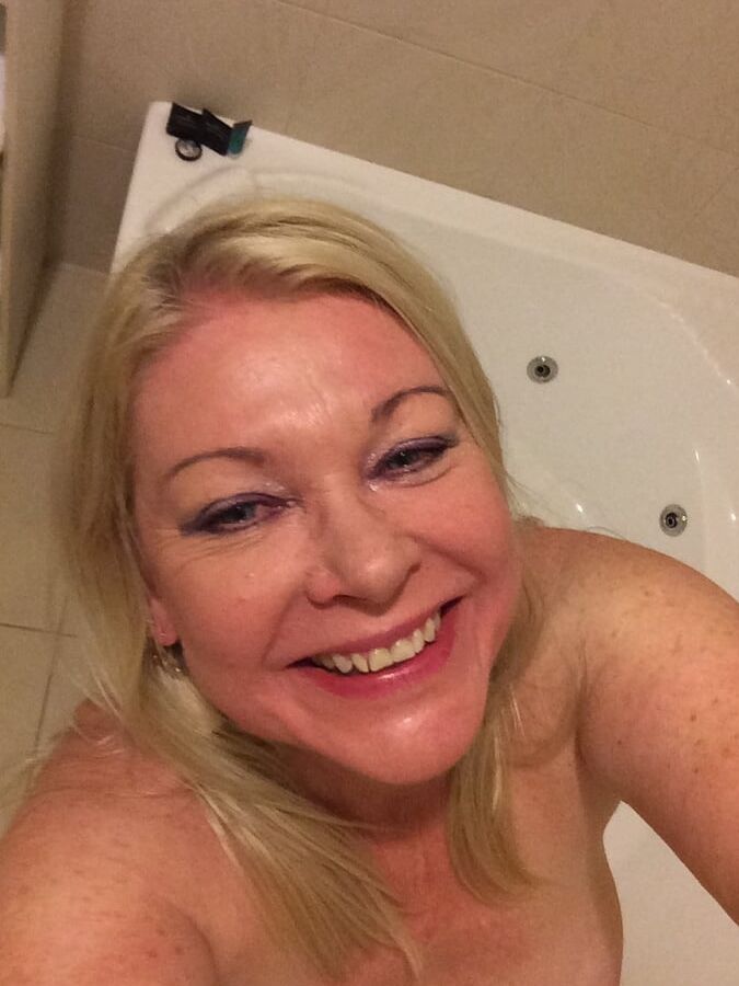 Thick Gorgeous Mature Blonde Pls Tribute